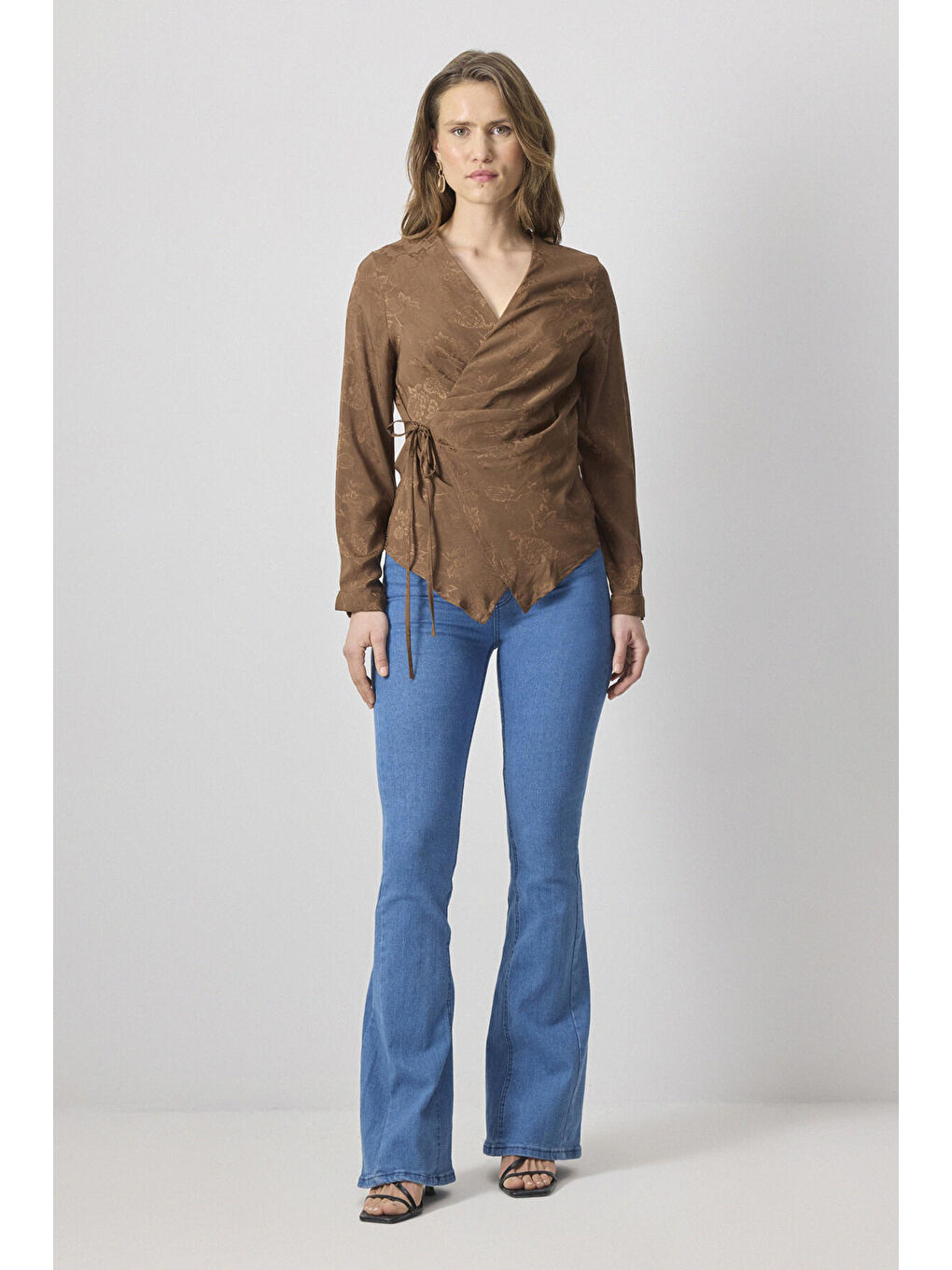 Kahverengi Yandan Bağlamalı Jakarlı Bluz-1