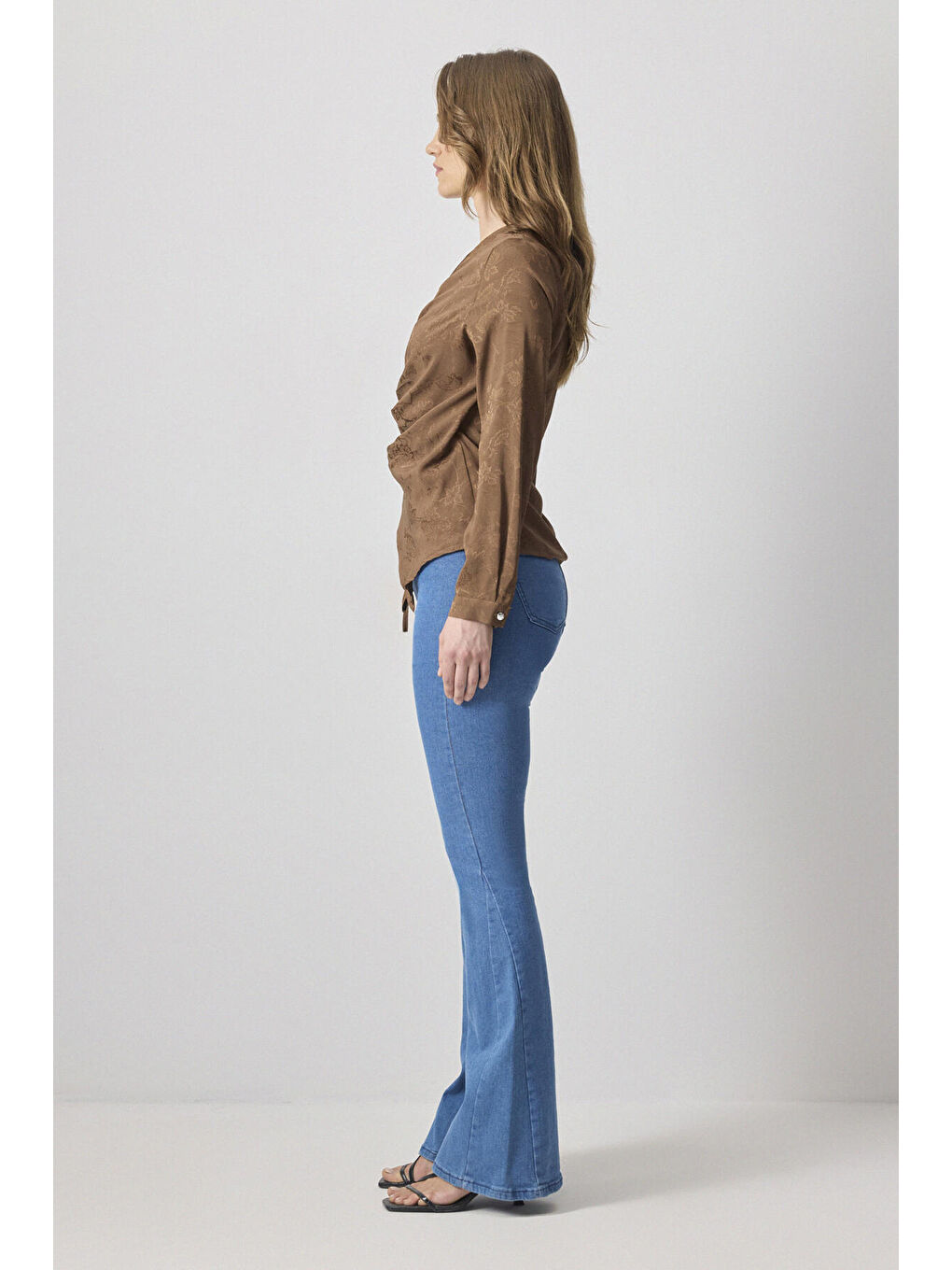 Kahverengi Yandan Bağlamalı Jakarlı Bluz-2