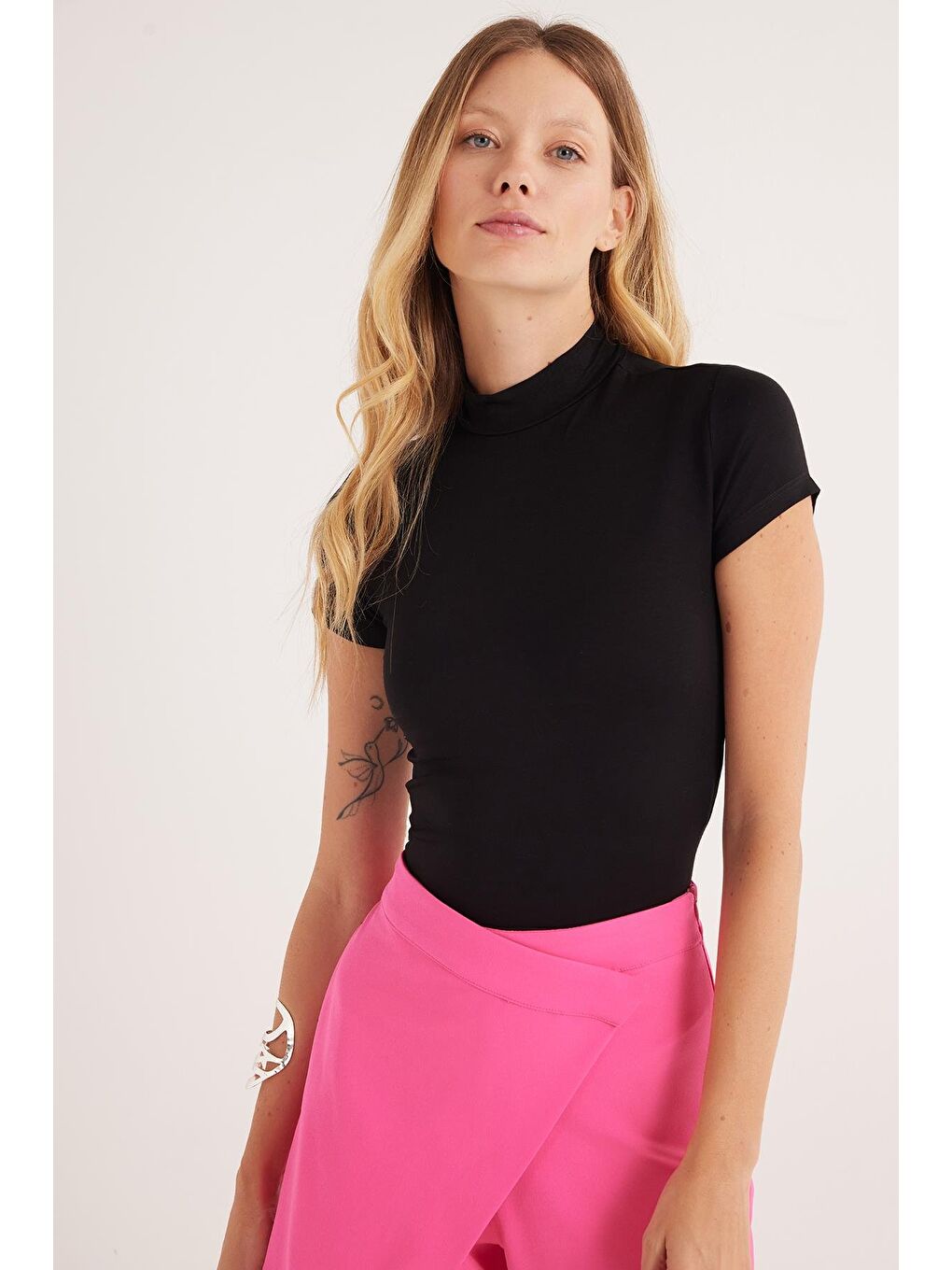 Kadın Slim Fit Dar Kesim Viskon Kumaş Yarım Balıkçı Yaka Siyah Bluz-4