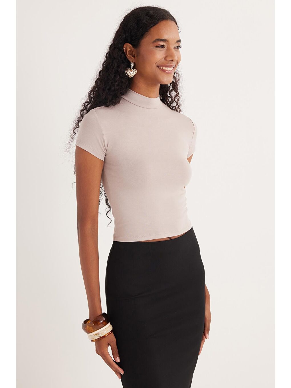 Bej Kadın Slim Fit Dar Kesim Viskon Kumaş Yarım Balıkçı Yaka Vizon Bluz-1