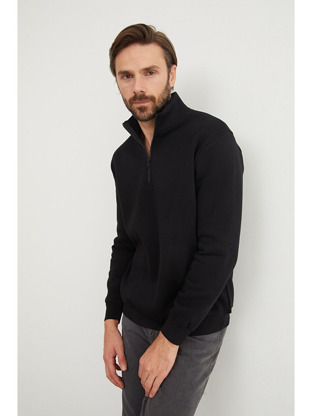 Siyah 3 İplik Yarım Fermuarlı Sweatshirt-1