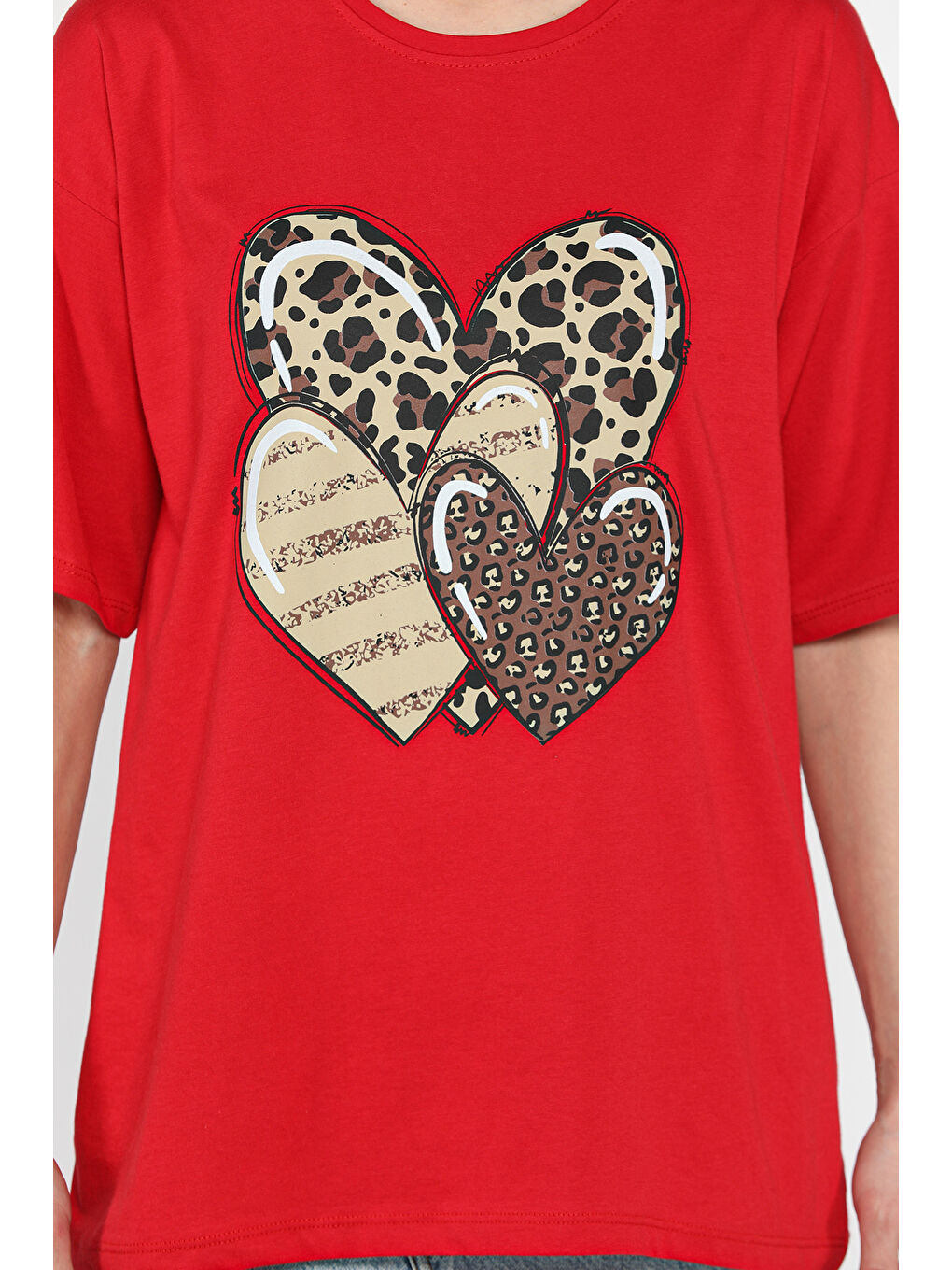 Kırmızı Ön Leopar Desen Kalp Baskılı Bisiklet Yaka Kadın Tişört-3
