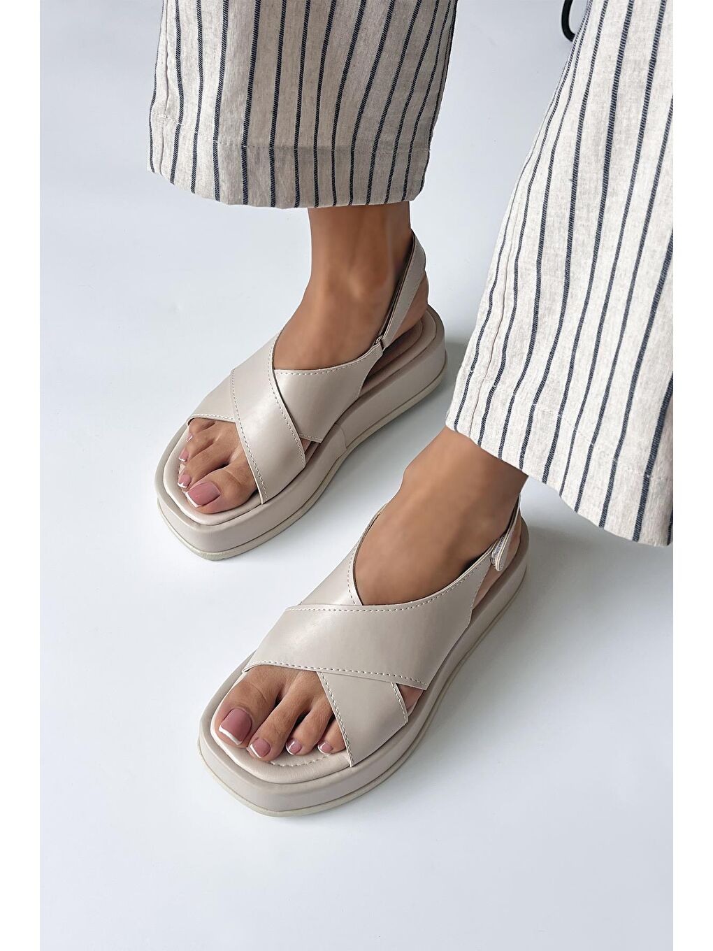 Mateo Kadın Günlük Deri Sandalet Bej