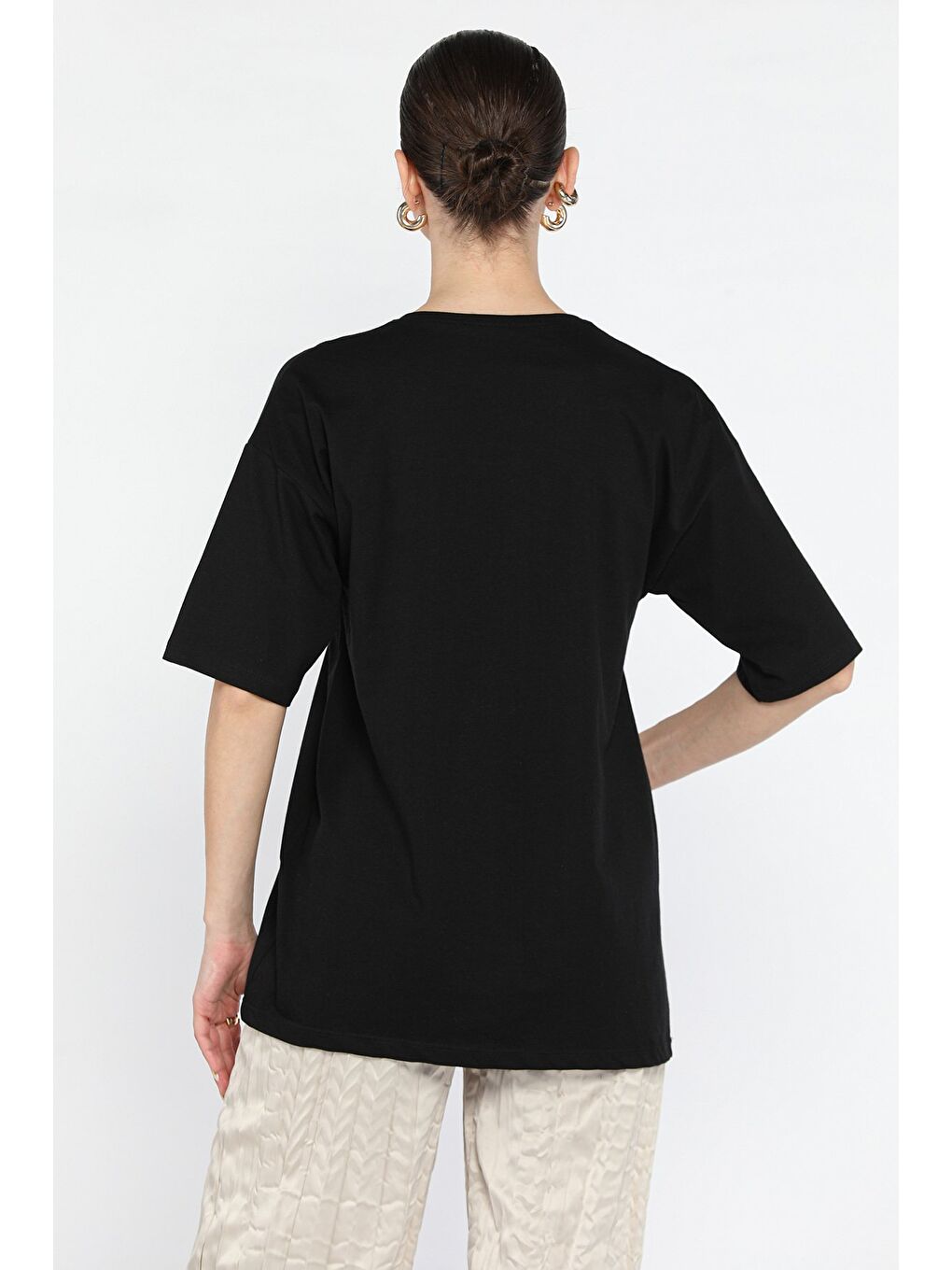 Siyah Ön Leopar Desen Kalp Baskılı Bisiklet Yaka Kadın Tişört-2