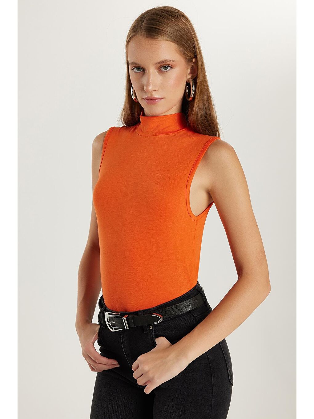 Kadın Regular Fit Klasik Kesim Viskon Kumaş Balıkçı Yaka Sıfır Kol Turuncu Bluz-3