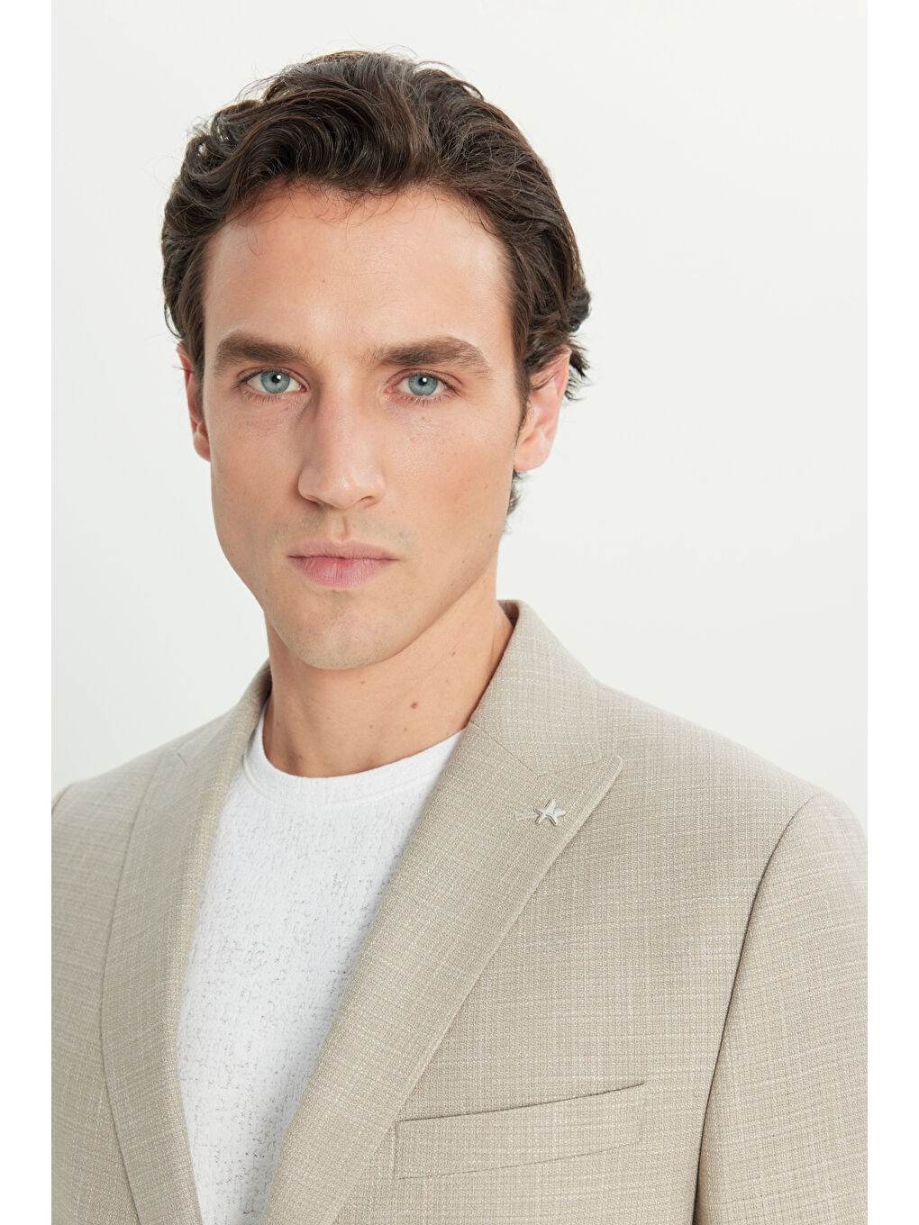 Erkek Bej Slim Fit Dar Kesim Kırlangıç Yaka Kapak Cepli Çizgili Takım Elbise-3