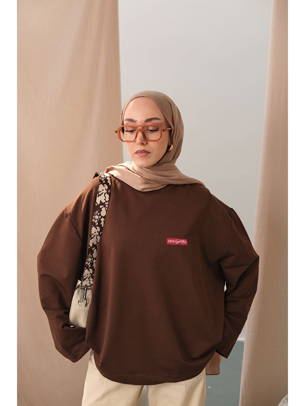 Kadın Arma Detay Tunik Kahverengi-4