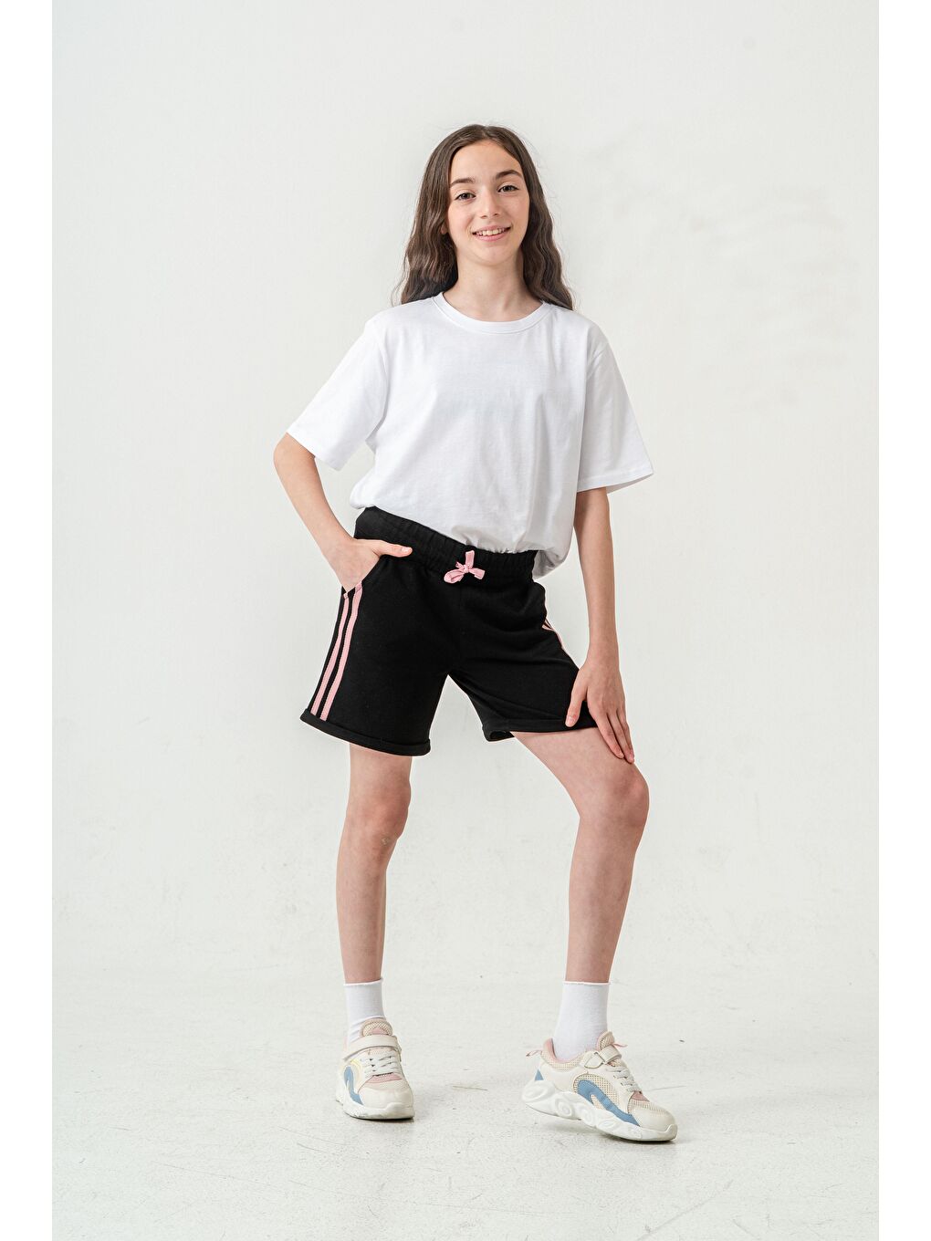 Siyah Duble Paçalı Yanları Şeritli Kız Çocuk Şort-3