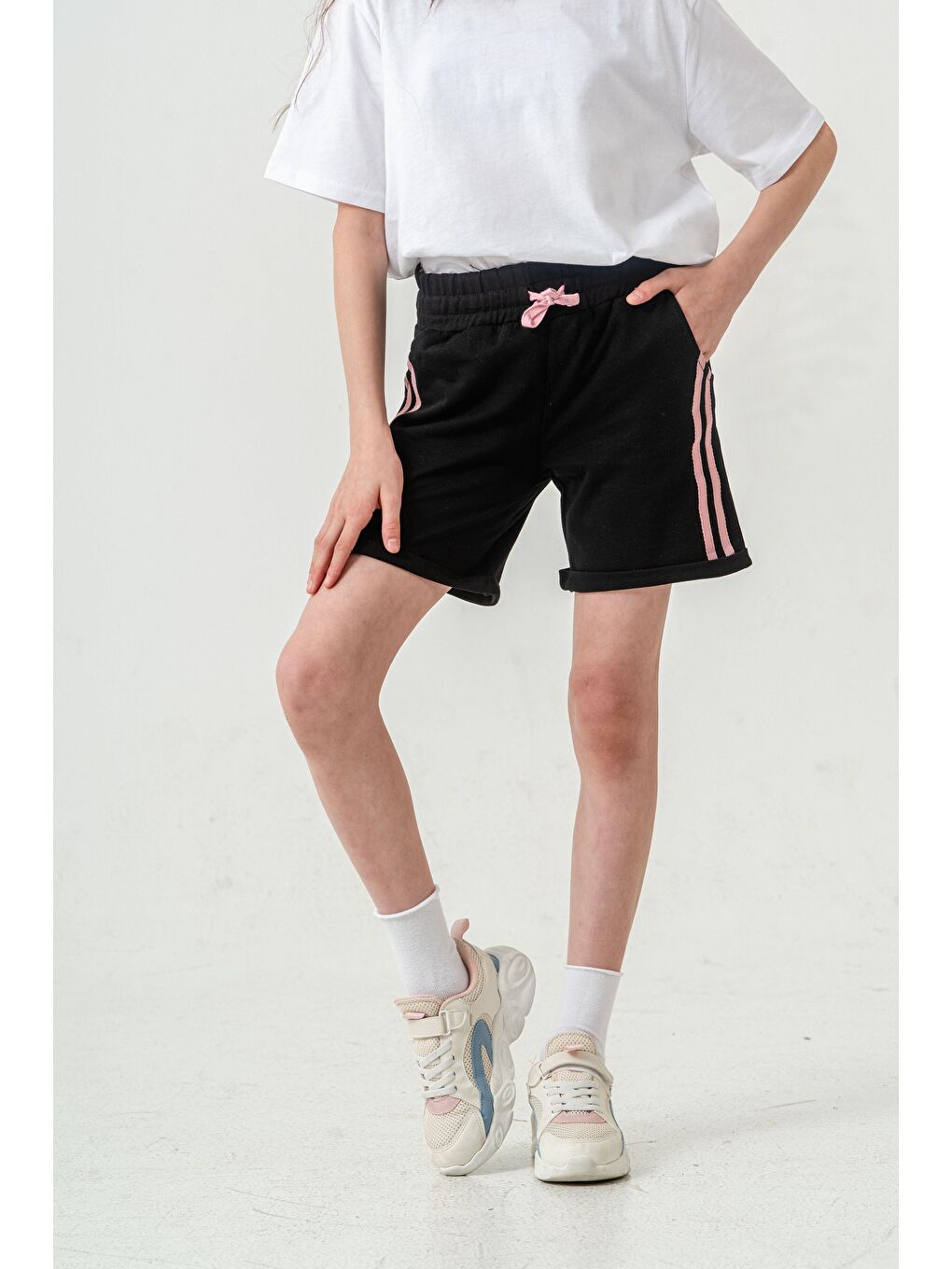 Siyah Duble Paçalı Yanları Şeritli Kız Çocuk Şort-4