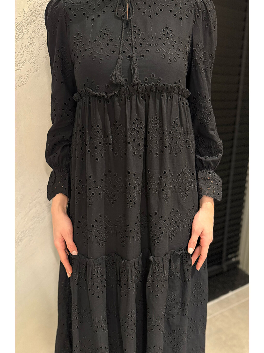 Siyah Kadın Ön Bağlamalı Fırfırlı Fistolu Tesettür Elbise-5