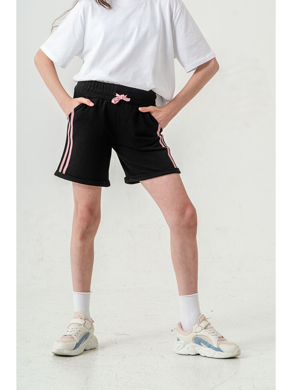Siyah Duble Paçalı Yanları Şeritli Kız Çocuk Şort-5