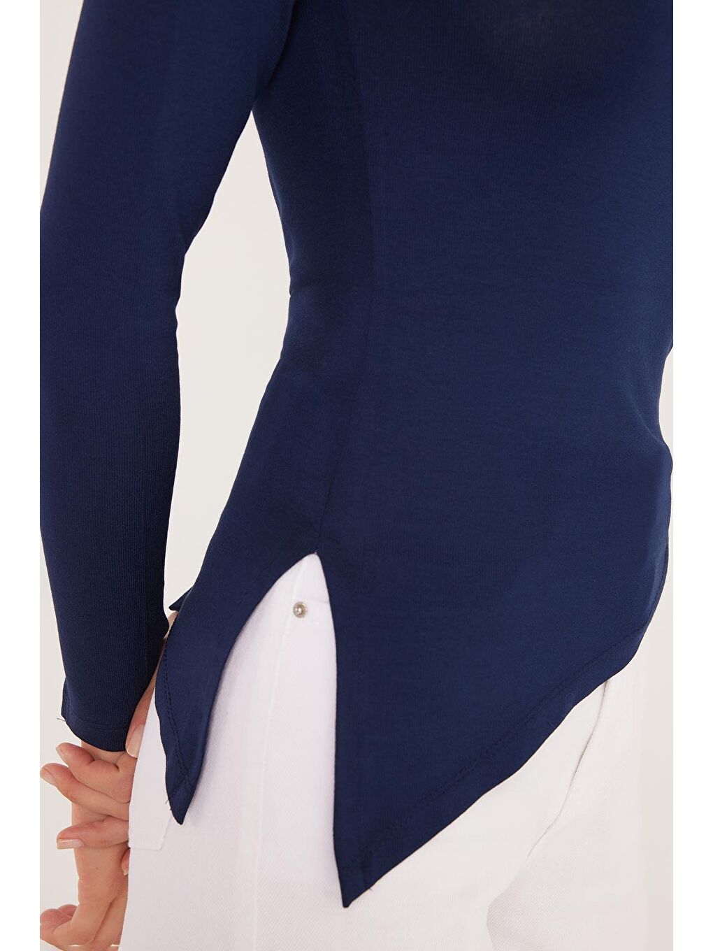 Kadın Standart Fit Asimetrik Yaka Viskon Lacivert Bluz-2