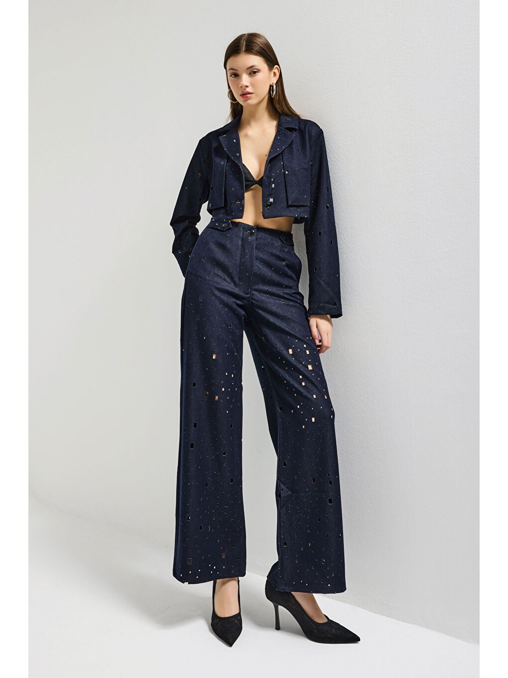 Kadın Lacivert s6-56 Crop Fit Özel Tasarım Delikli Denim Ceket-2