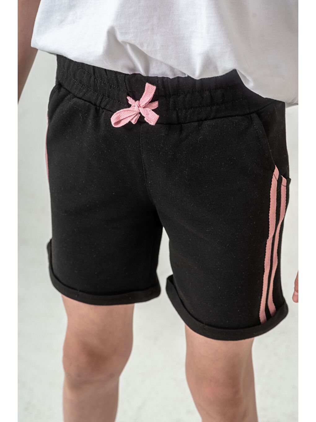 Siyah Duble Paçalı Yanları Şeritli Kız Çocuk Şort-6