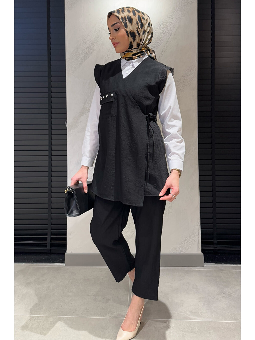 Siyah Kruvaze Yaka Taş İşlemeli Bağlamalı Yelek Gömlek Pantolon Tesettür Üçlü Takım-2