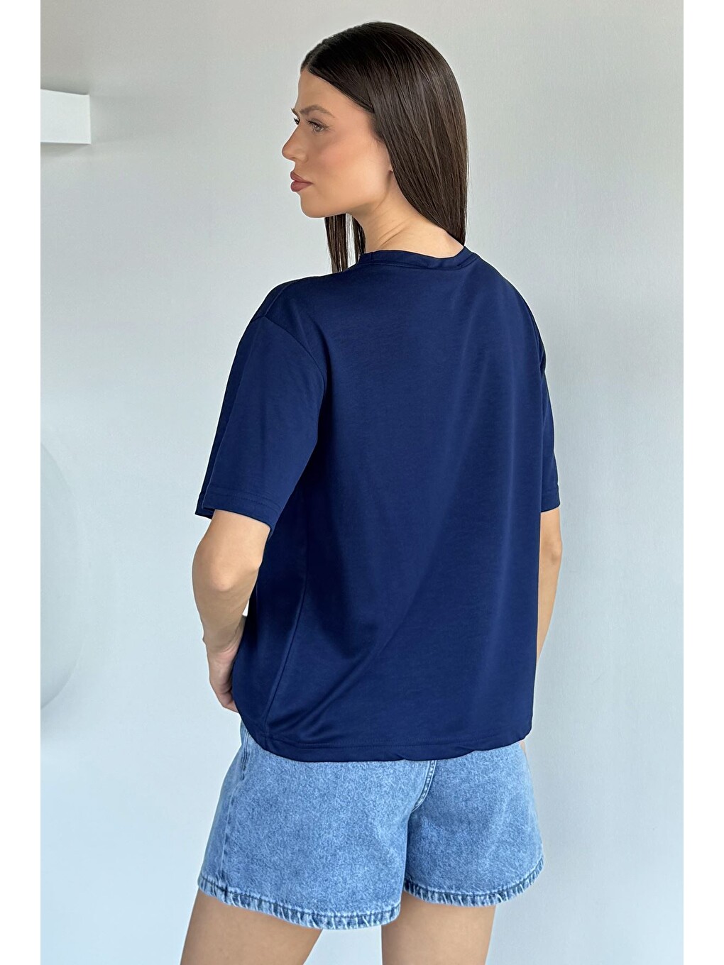 Lacivert Kadın Bisiklet Yaka Kolye Aksesuarlı Bluz-3