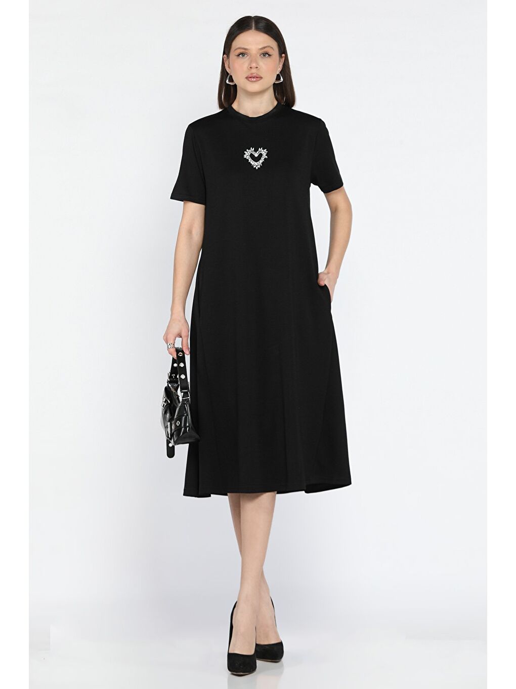 Siyah Bisiklet Yaka Taş Detaylı Cepli Kadın Kısa Kol Elbise