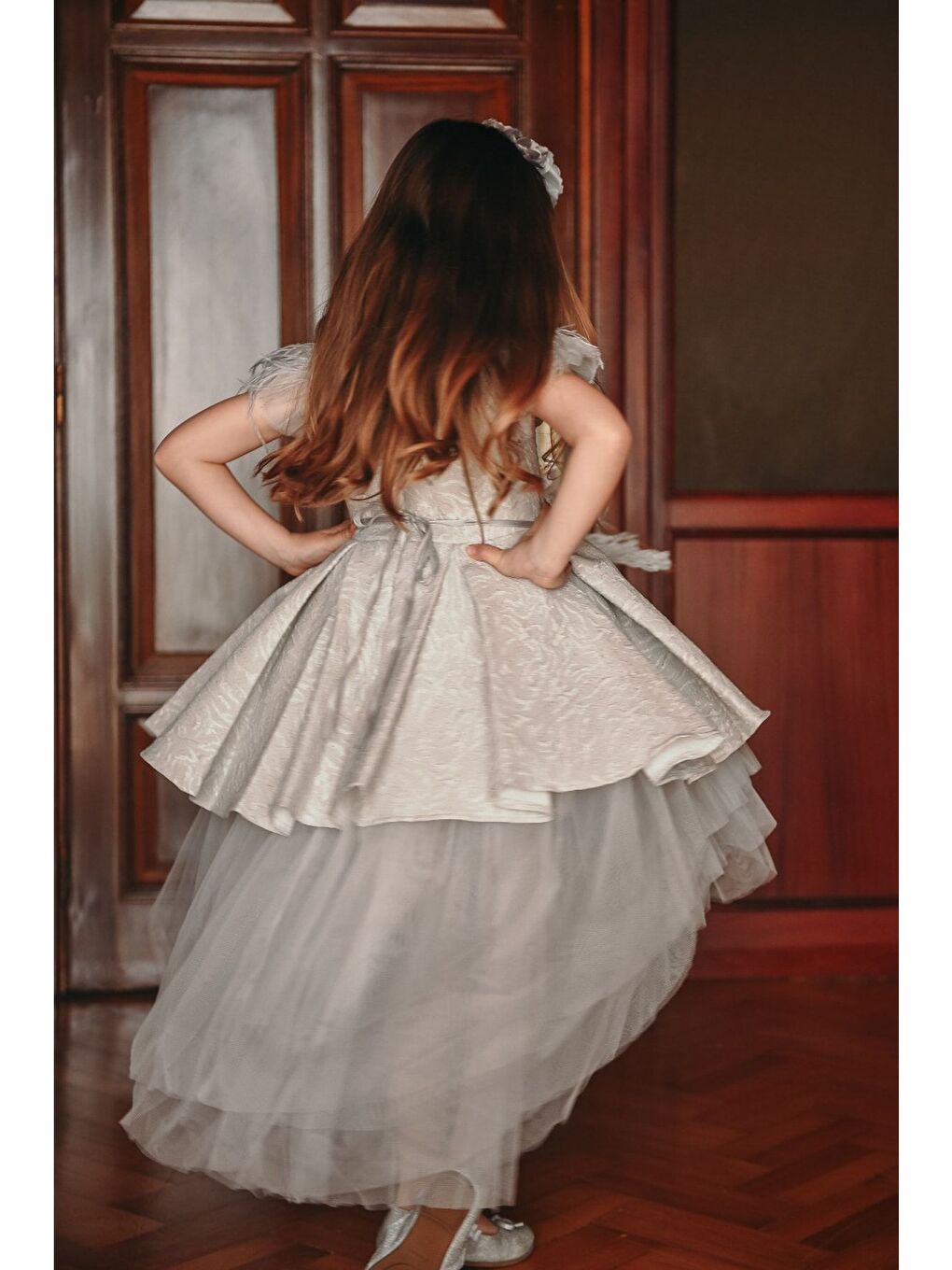 Gri Özel Tasarım Kız Çocuk Elbise, Arkası Uzun Kız Çocuk Abiye Elbise, Saç Aksesuarlı Elbise_M2027-5