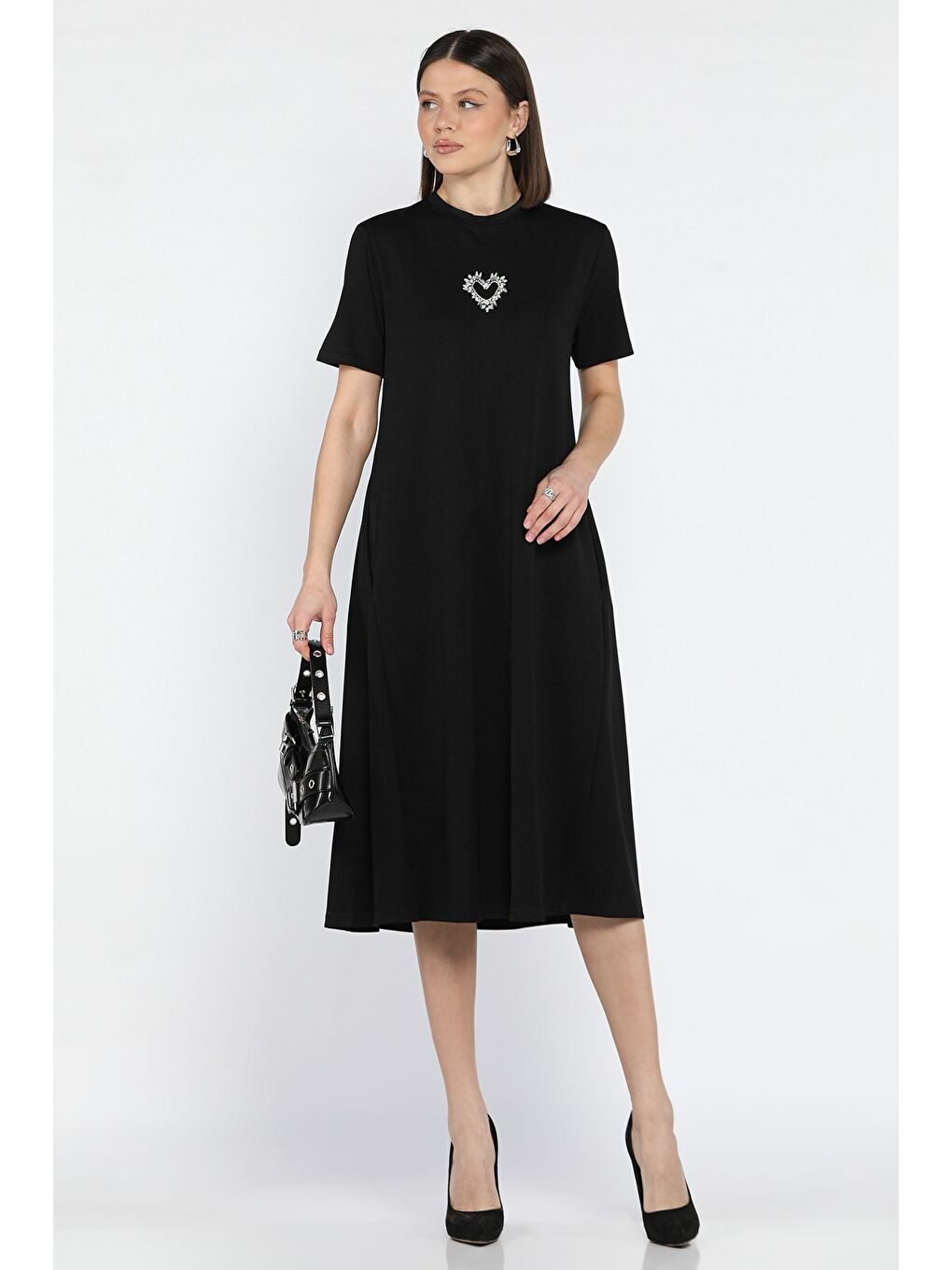 Siyah Bisiklet Yaka Taş Detaylı Cepli Kadın Kısa Kol Elbise-1