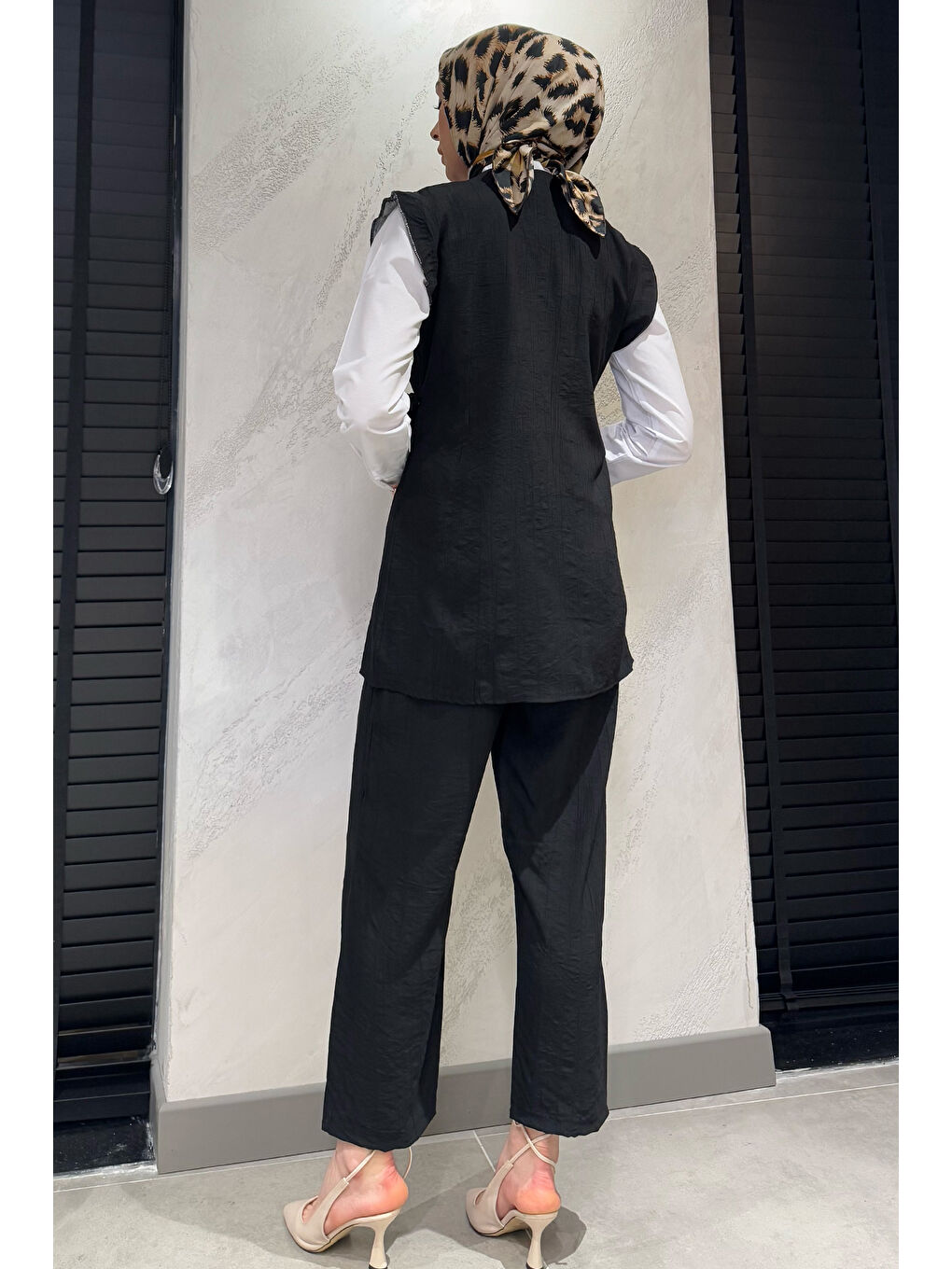 Siyah Kruvaze Yaka Taş İşlemeli Bağlamalı Yelek Gömlek Pantolon Tesettür Üçlü Takım-7