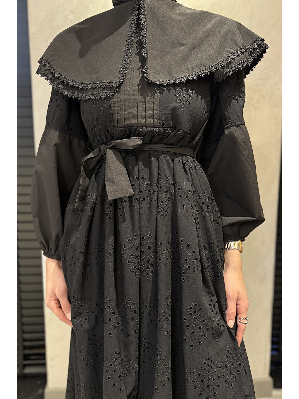 Siyah Kadın Büyük Yakalı Fistolu Tesettür Elbise-5