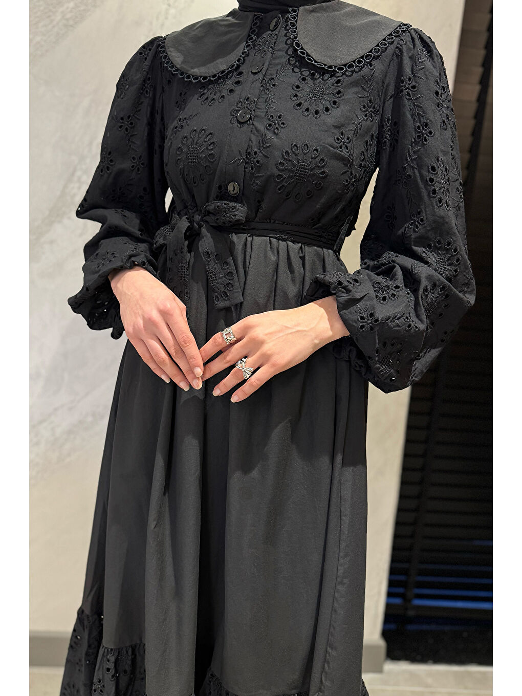 Siyah Kadın Bebe Yaka Ön Düğmeli Fistolu Tesettür Elbise-5