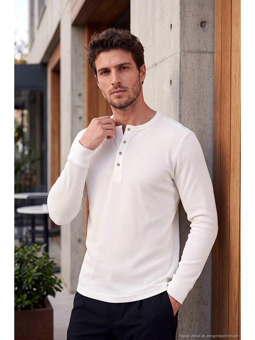 Ekru Pamuklu Regular Fit Düğmeli Bisiklet Yaka Sweat 5905852