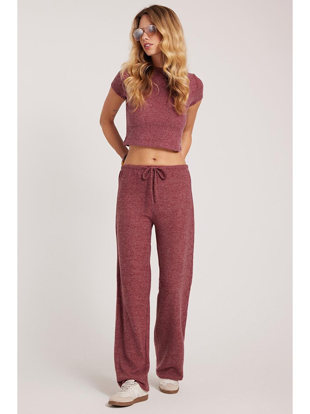 Kadın Slim Fit Dar Kesim Yarım Balıkçı Yaka Kısa Kollu Bordo Bluz-3