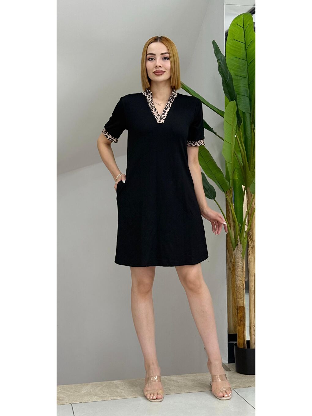 Siyah Kadın Kısa Kollu V Yakalı Leopar Desen Detaylı Modal Elbise