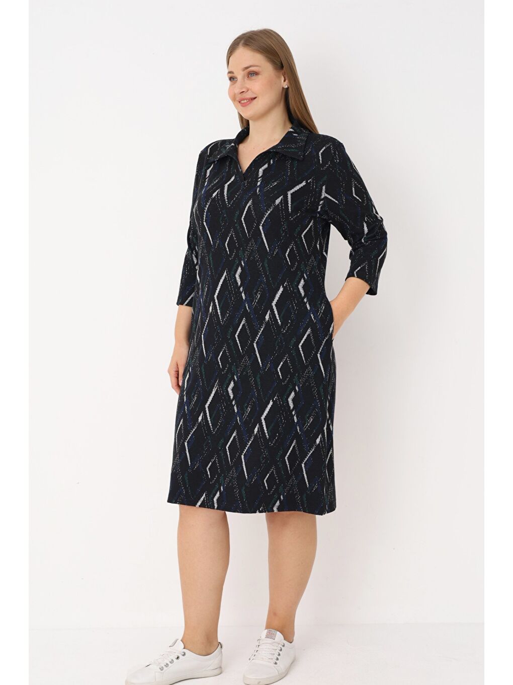 Siyah Kadın Büyük Beden Desenli Cepli Jakarlı Truvakar Kollu Elbise-1