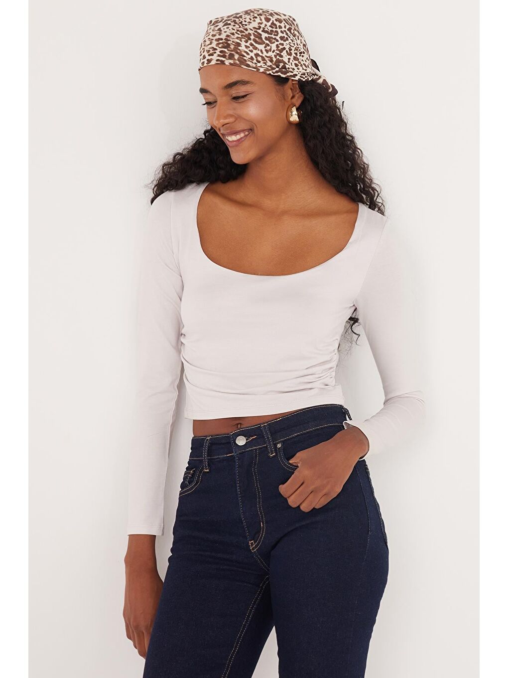 Bej Kadın Slim Fit Dar Kesim Uzun Kollu U Yaka Taş Bluz