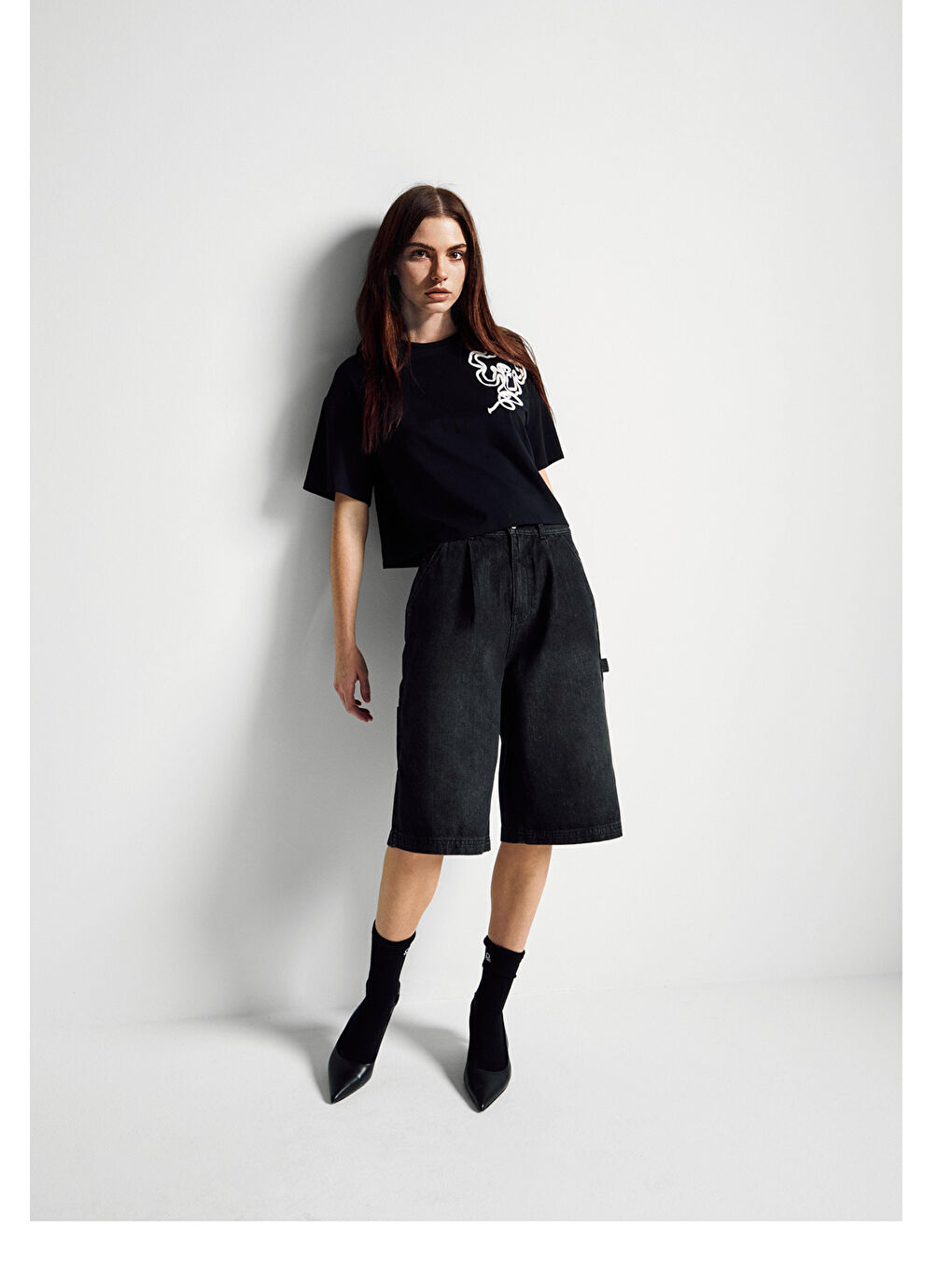 Kadın Siyah Pamuk Karışımlı Çiçek Aplikeli T-Shirt