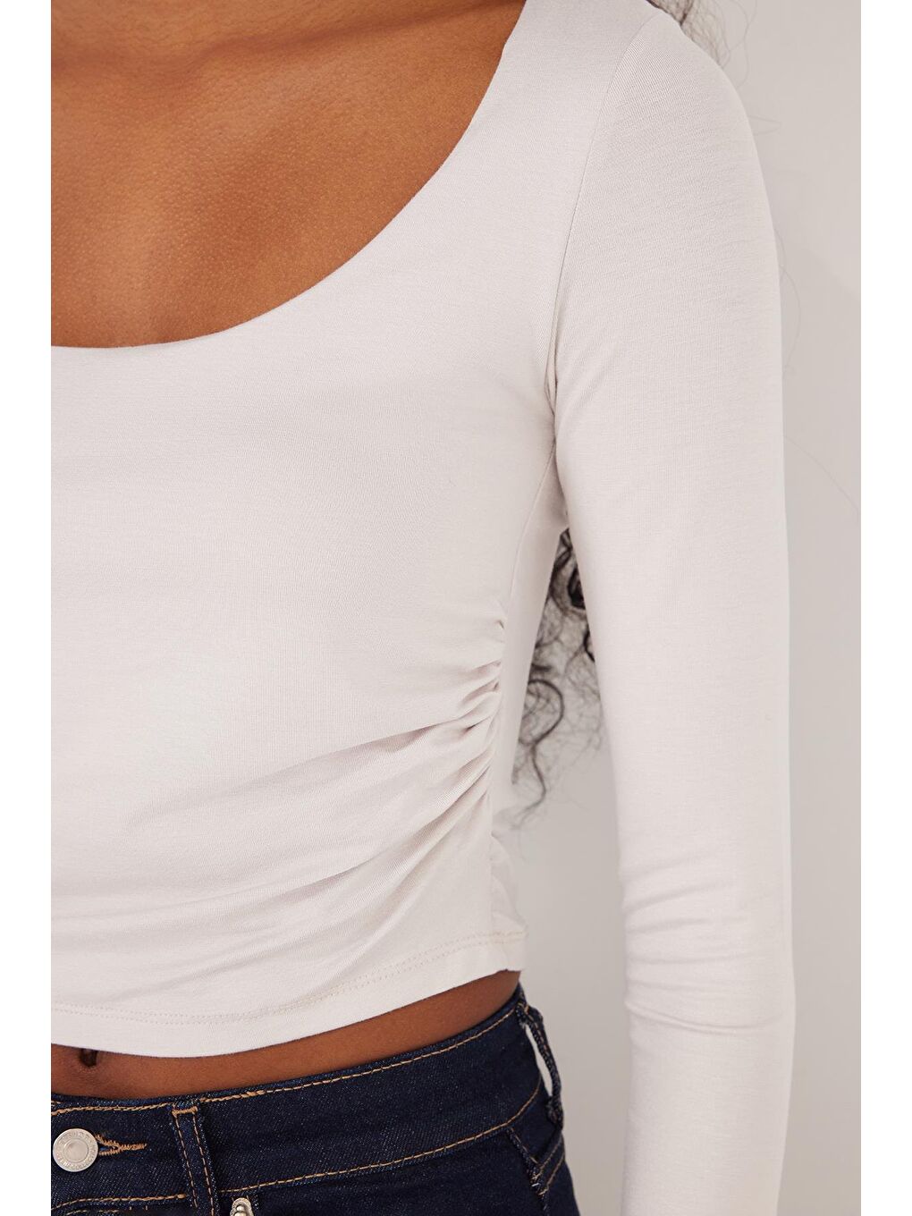 Bej Kadın Slim Fit Dar Kesim Uzun Kollu U Yaka Taş Bluz-2