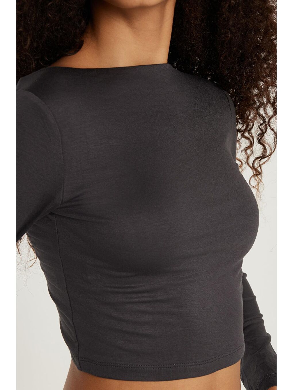 Kadın Slim Fit Dar Kesim Bisiklet Yaka Sırt Detaylı Antrasit Bluz-2