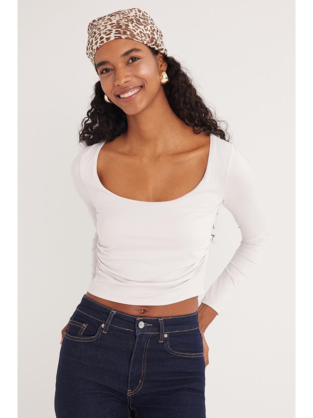 Bej Kadın Slim Fit Dar Kesim Uzun Kollu U Yaka Taş Bluz-3