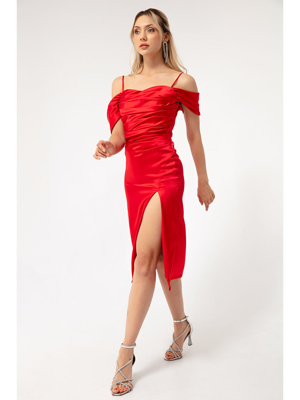 Kadın Kırmızı İnce Askılı Degaje Yaka Midi Saten Abiye Elbise-2