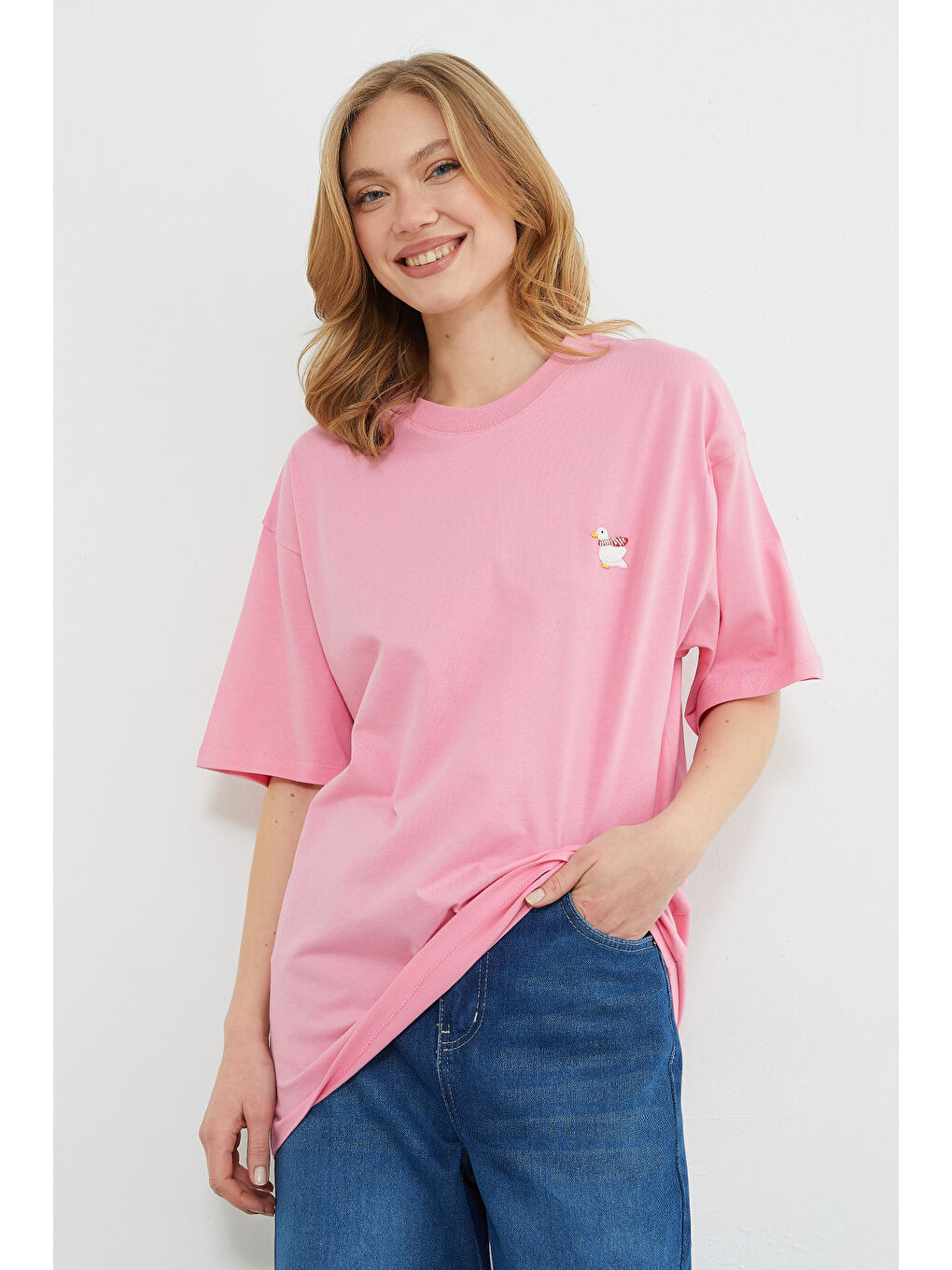 Pembe Ördek Nakışlı Bisiklet Yaka Tişört-2