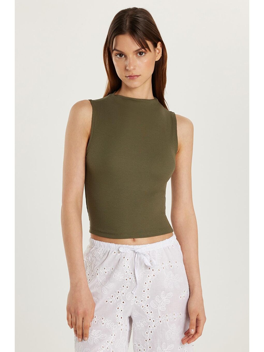 Kadın Slim Fit Dar Kesim Sıfır Kol Fitilli Modal Kumaş Haki Bluz-3