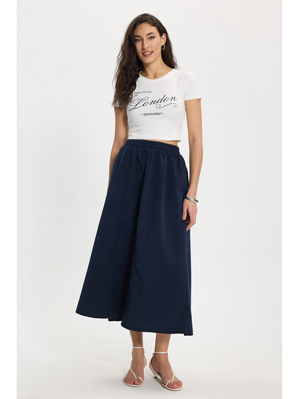 Kadın Slim Fit Dar Kesim %100 Pamuk Bisiklet Yaka Kısa Kollu Baskılı Ekru Crop Tişört-1