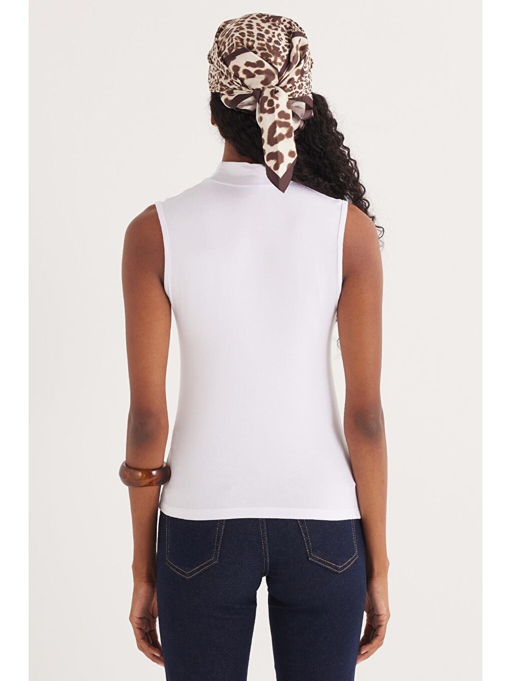 Kadın 4'Lü Paket Beyaz Regular Fit Viskon Kumaş Balıkçı Yaka Sıfır Kol Bluz-5