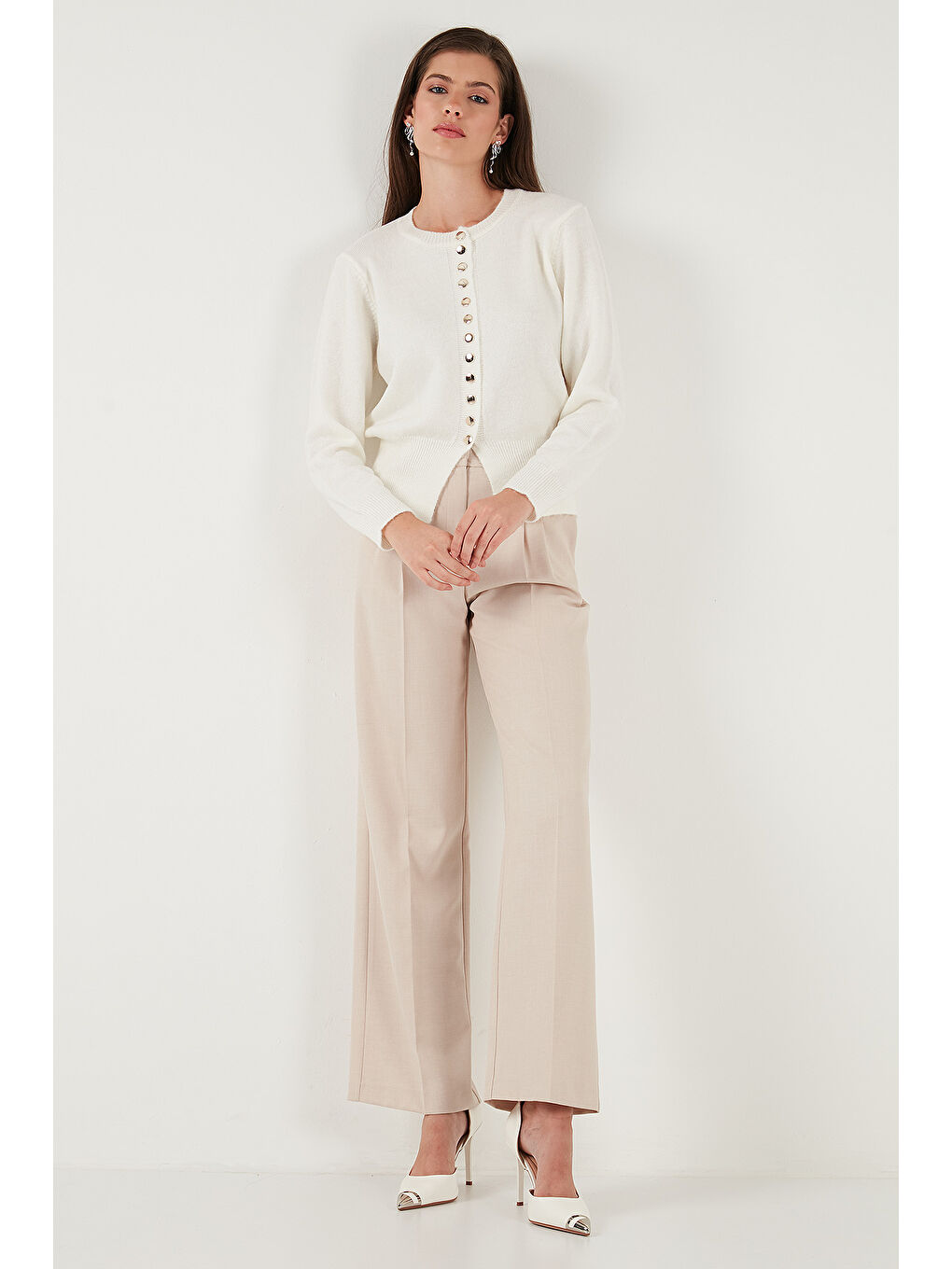 Ekru Premium Comfort Fit Yuvarlak Yaka Crop Triko Hırka 680HI00164-2