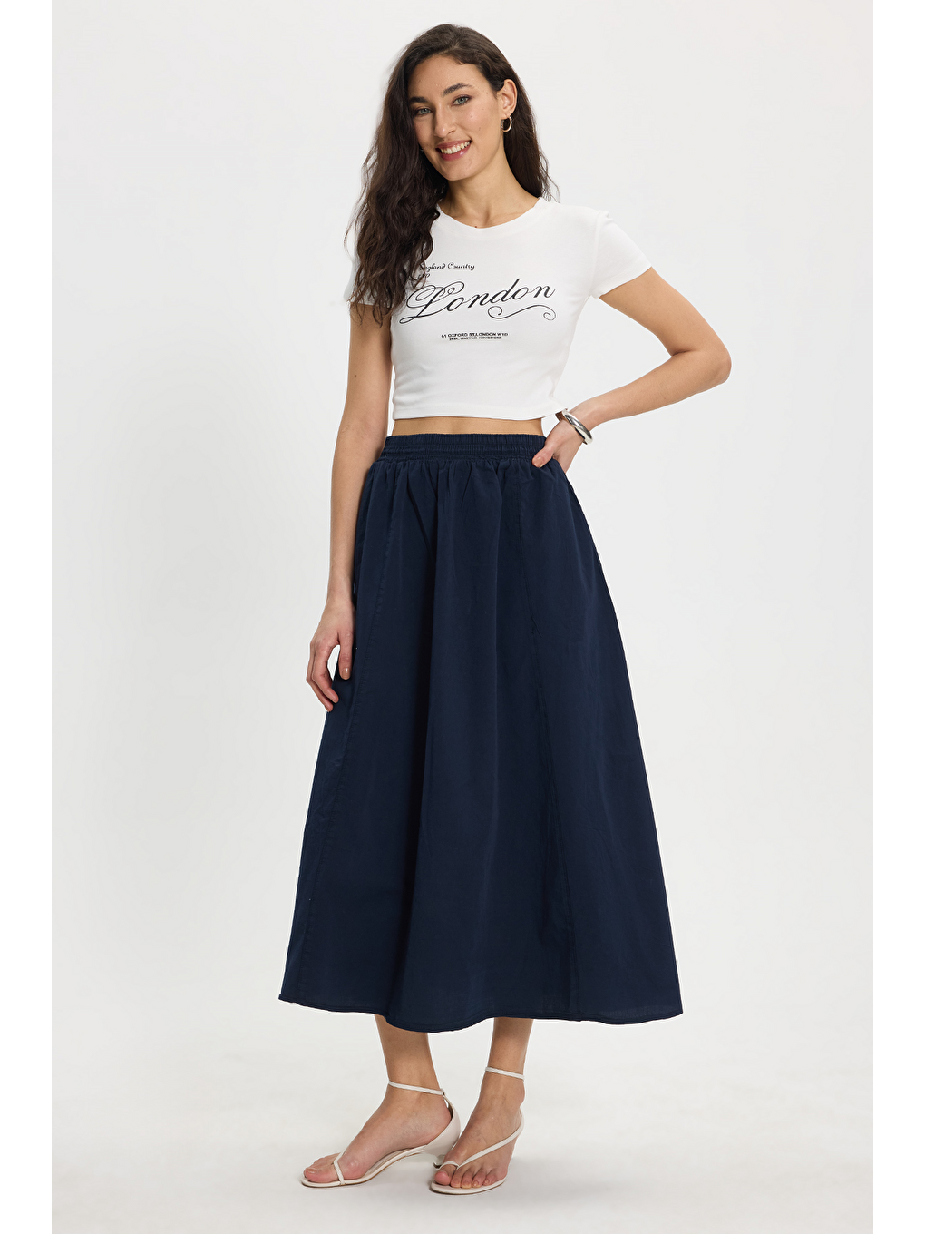 Kadın Slim Fit Dar Kesim %100 Pamuk Bisiklet Yaka Kısa Kollu Baskılı Ekru Crop Tişört-2