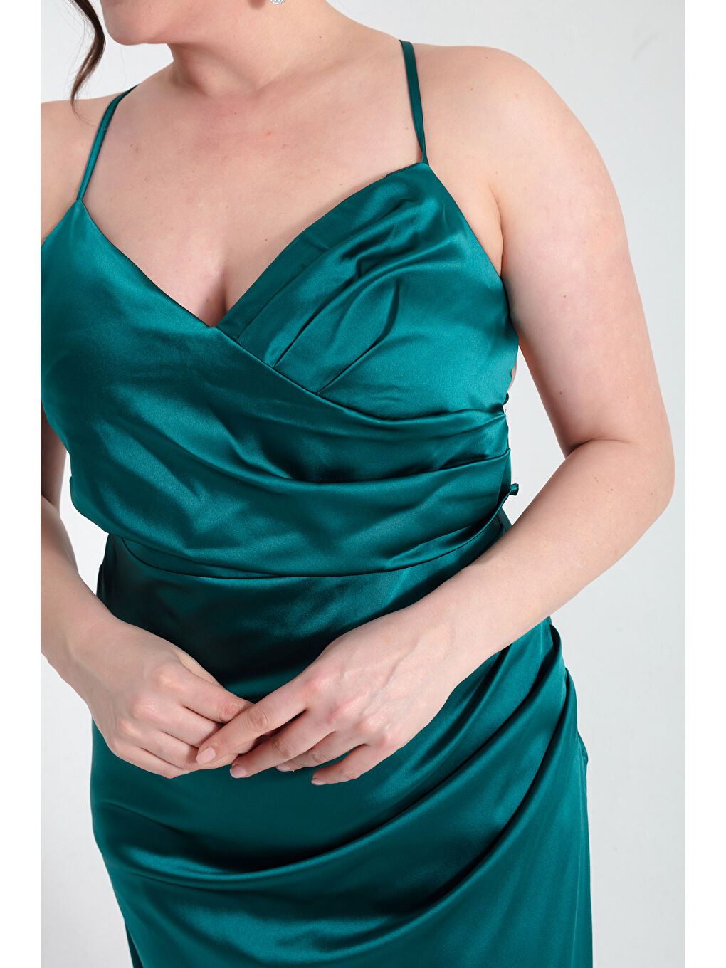 Kadın Zümrüt Yeşili Sırt Dekolteli Yırtmaçlı Uzun Büyük Beden Abiye Elbise-3