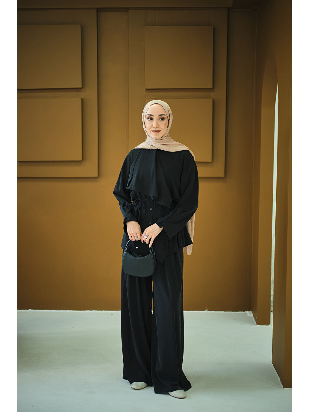 Kadın Omuzdan Volanlı Takım Siyah-3