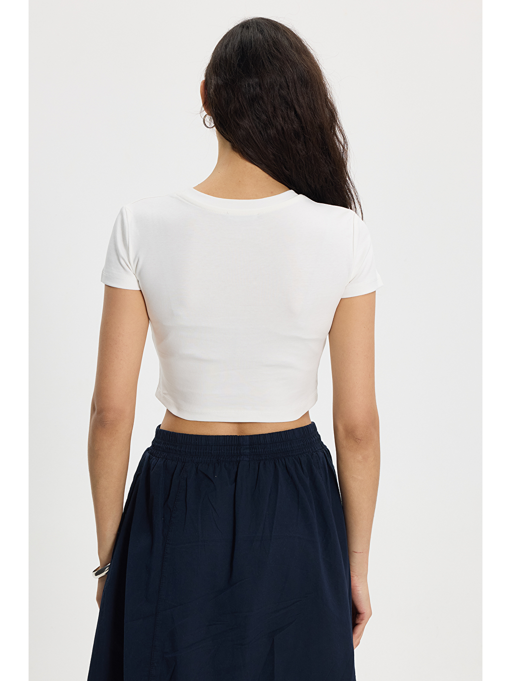Kadın Slim Fit Dar Kesim %100 Pamuk Bisiklet Yaka Kısa Kollu Baskılı Ekru Crop Tişört-4