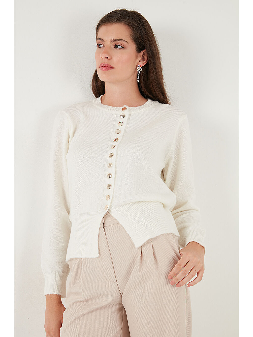 Ekru Premium Comfort Fit Yuvarlak Yaka Crop Triko Hırka 680HI00164-4