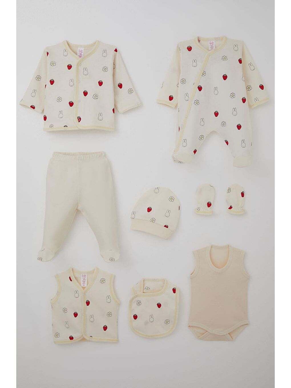 Kız Bebek Hastane Çıkışı 8 Li Sevimli Tavşancık & Çilek Desenli Ekru (0-3 Ay)