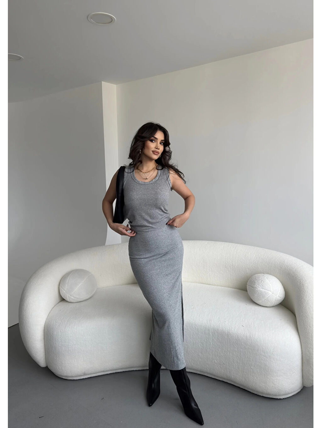 Kadın Gri Triko Crop Uzun Yırtmaçlı Etek Takım HZL25W-ZK1991