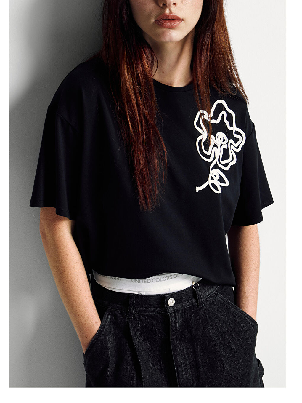 Kadın Siyah Pamuk Karışımlı Çiçek Aplikeli T-Shirt-5