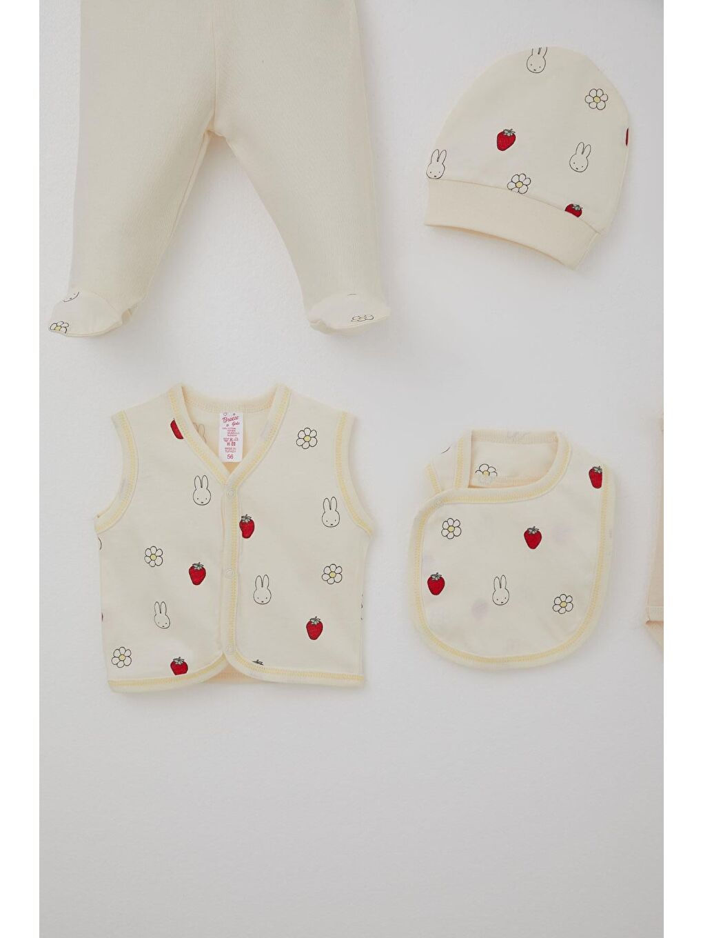 Kız Bebek Hastane Çıkışı 8 Li Sevimli Tavşancık & Çilek Desenli Ekru (0-3 Ay)-4